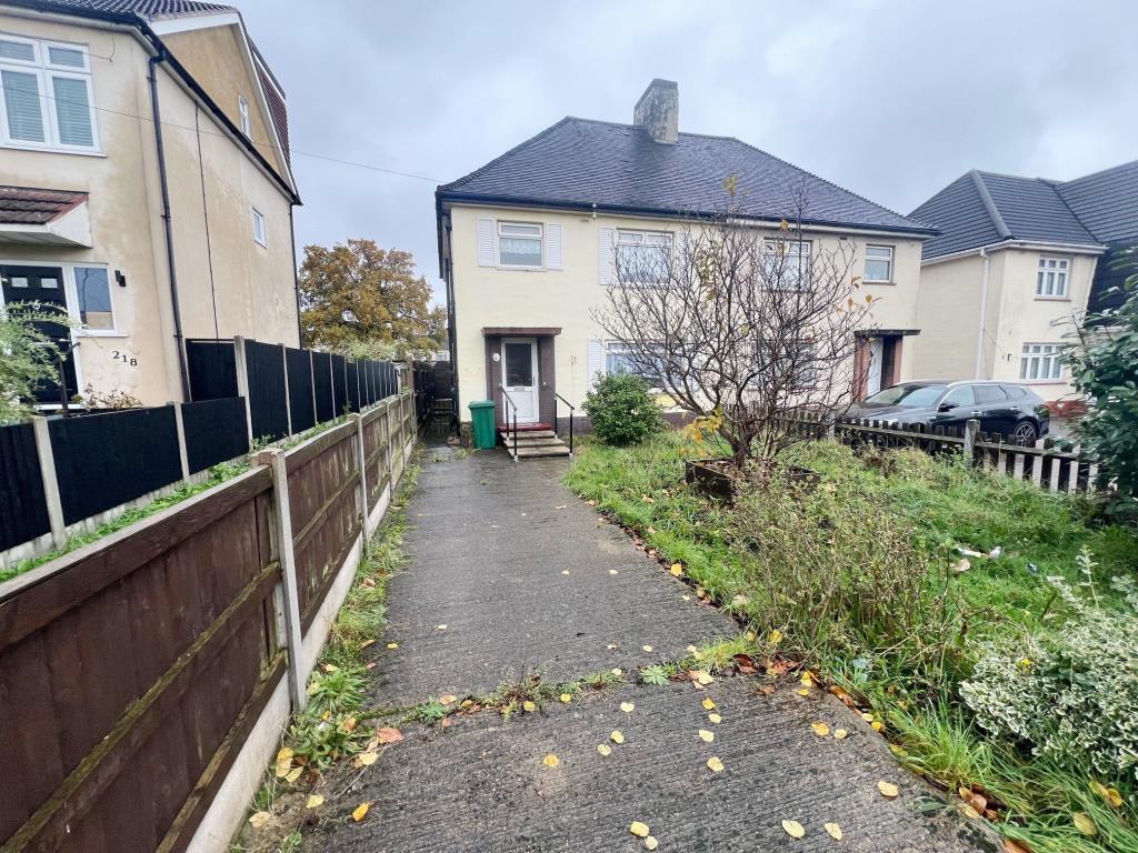 Lot: 118 - EXTENDED SEMI-DETACHED HOUSE FOR IMPROVEMENT AND REPAIR - Driveway leading to front door